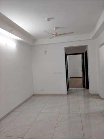 Room in 3.5 BHK Apartment at Rishita Manhattan, Gomti Nagar – for Rent