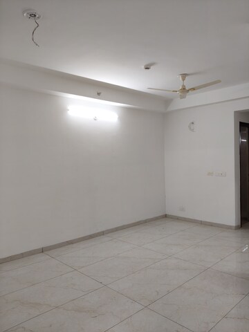 Room in 3.5 BHK Apartment at Rishita Manhattan, Gomti Nagar – for Rent