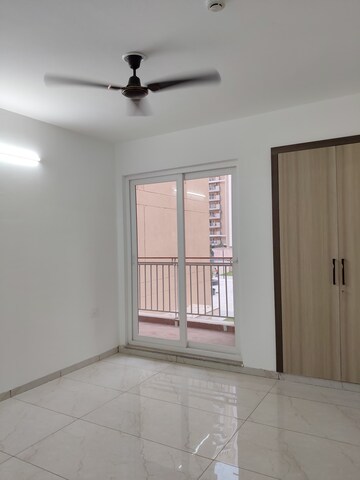 Room in 3.5 BHK Apartment at Rishita Manhattan, Gomti Nagar – for Rent