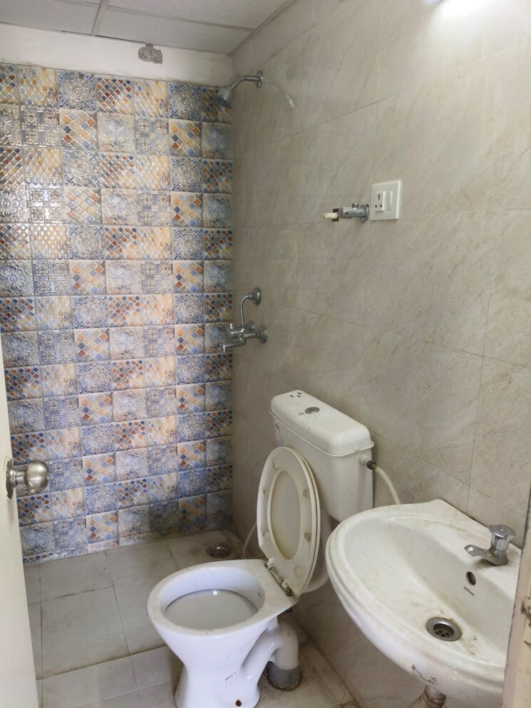 Bathroom, signature-global-the-millennia 2 Bedroom 1050 Sq.Ft. Apartment In Sector 37d Gurgaon 8472488