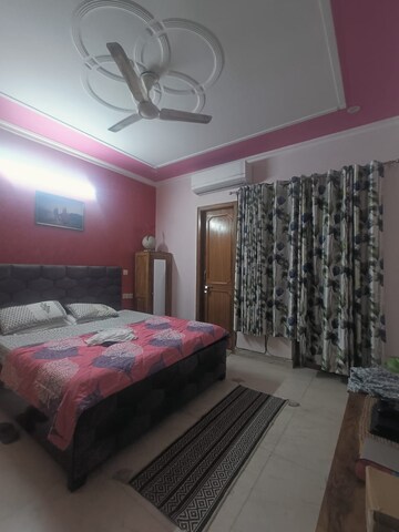 Bedroom in 3 BHK Builder Floor at Sector 9 – for Rent