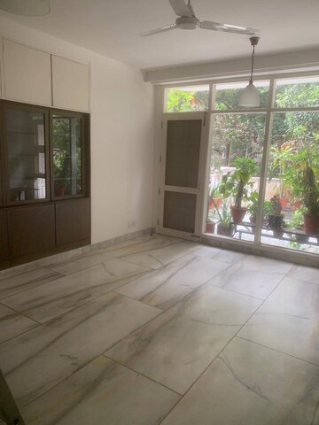 Master Bedroom in 4 BHK Builder Floor at Hauz Khas Enclave – for Rent