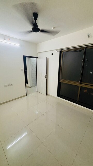 Room in 1 BHK Apartment at Chandak Nishchay, Borivali East – for Rent