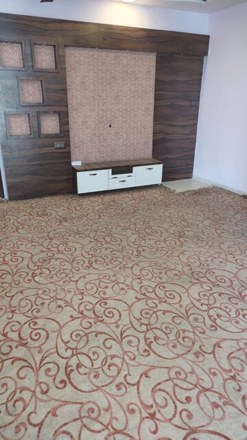 Bedroom in 2 BHK Apartment at Sector 10 – for Rent