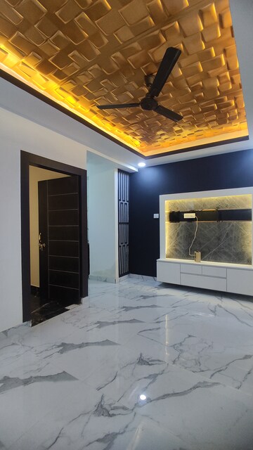 Room in 4 BHK Apartment at Sector 72 – for Sale