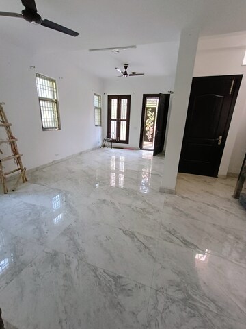 Master Bedroom in 3 BHK Villa at Amrapali Leisure Valley, Tech Zone 4 Greater Noida – for Rent