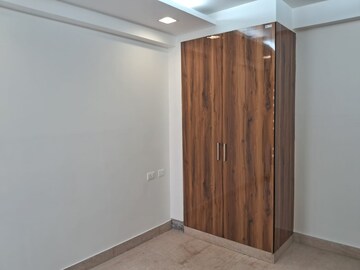 Master Bedroom in 3 BHK Builder Floor at Veera Safdarjung Enclave, Safdarjang Enclave – for Rent