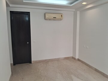 Master Bedroom in 3 BHK Builder Floor at Veera Safdarjung Enclave, Safdarjang Enclave – for Rent