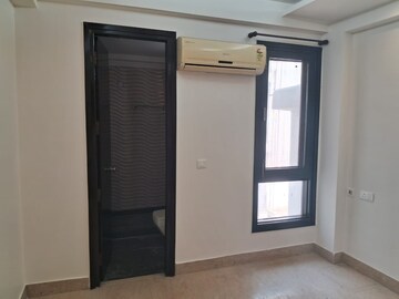 Master Bedroom in 3 BHK Builder Floor at Veera Safdarjung Enclave, Safdarjang Enclave – for Rent