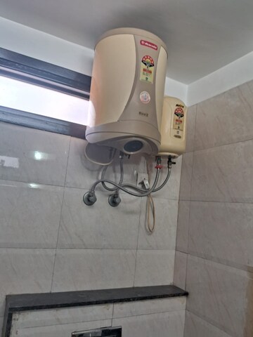 Bathroom in 3 BHK Builder Floor at Veera Safdarjung Enclave, Safdarjang Enclave – for Rent