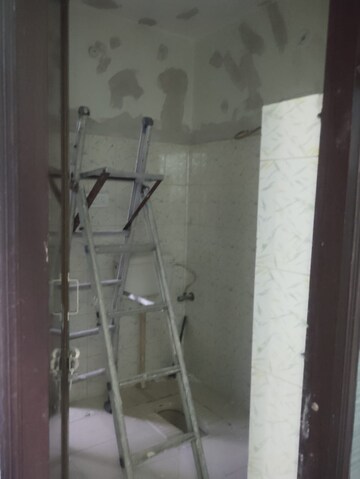 Master Bedroom in 2 BHK Independent House at Gomti Nagar – for Rent