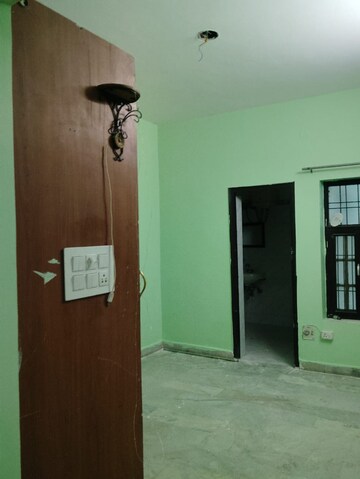 Master Bedroom in 2 BHK Independent House at Gomti Nagar – for Rent