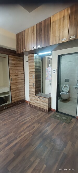 Room in 3 BHK Apartment at Seawoods – for Sale