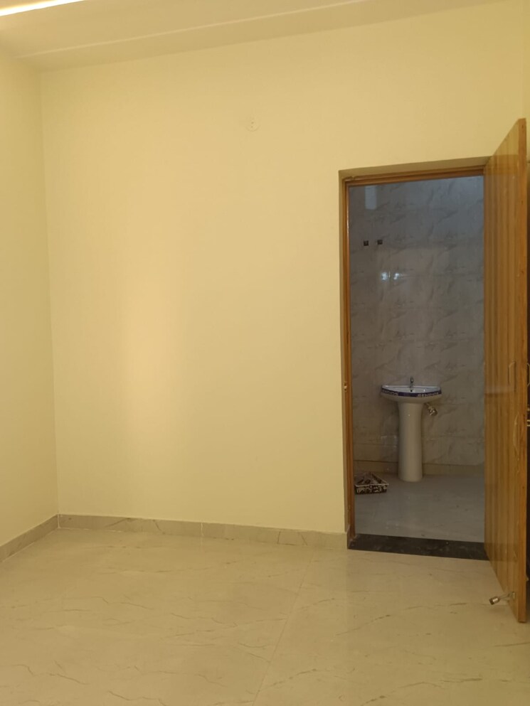 Room, ganga nagar 3 Bedroom 117 Sq.Yd. Independent House In Ganga Nagar Meerut 8472964