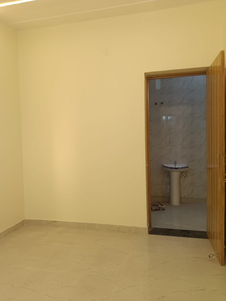 Room, ganga nagar 3 Bedroom 117 Sq.Yd. Independent House In Ganga Nagar Meerut 8472964