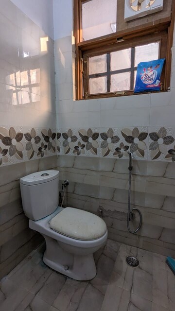 Master Bedroom in 2 BHK Independent House at Gomti Nagar – for Rent