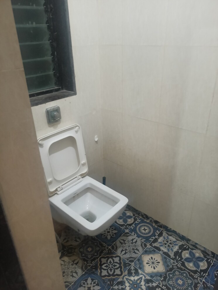 Bathroom, vaibhav-apartment-prabhadevi 1 Bedroom 600 Sq.Ft. Apartment In Prabhadevi Mumbai 8473053