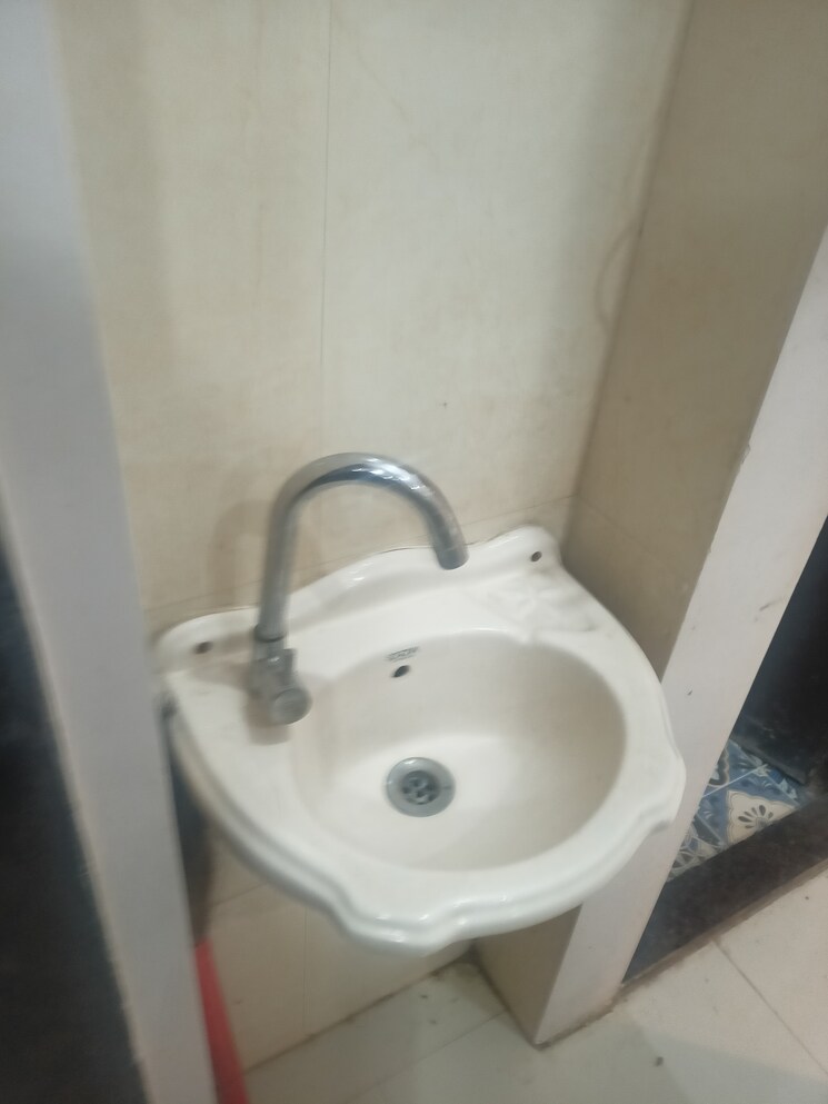 Bathroom, vaibhav-apartment-prabhadevi 1 Bedroom 600 Sq.Ft. Apartment In Prabhadevi Mumbai 8473053