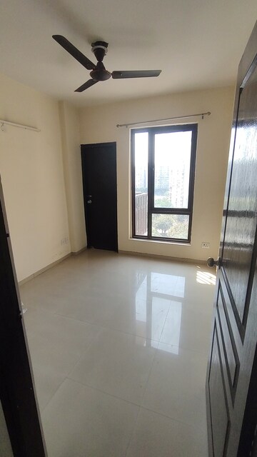 Study Room in 2.5 BHK Apartment at Logix Blossom County, Sector 137 – for Rent