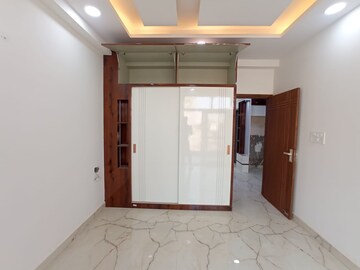 Room in 2 BHK Builder Floor at Sector 72 – for Sale