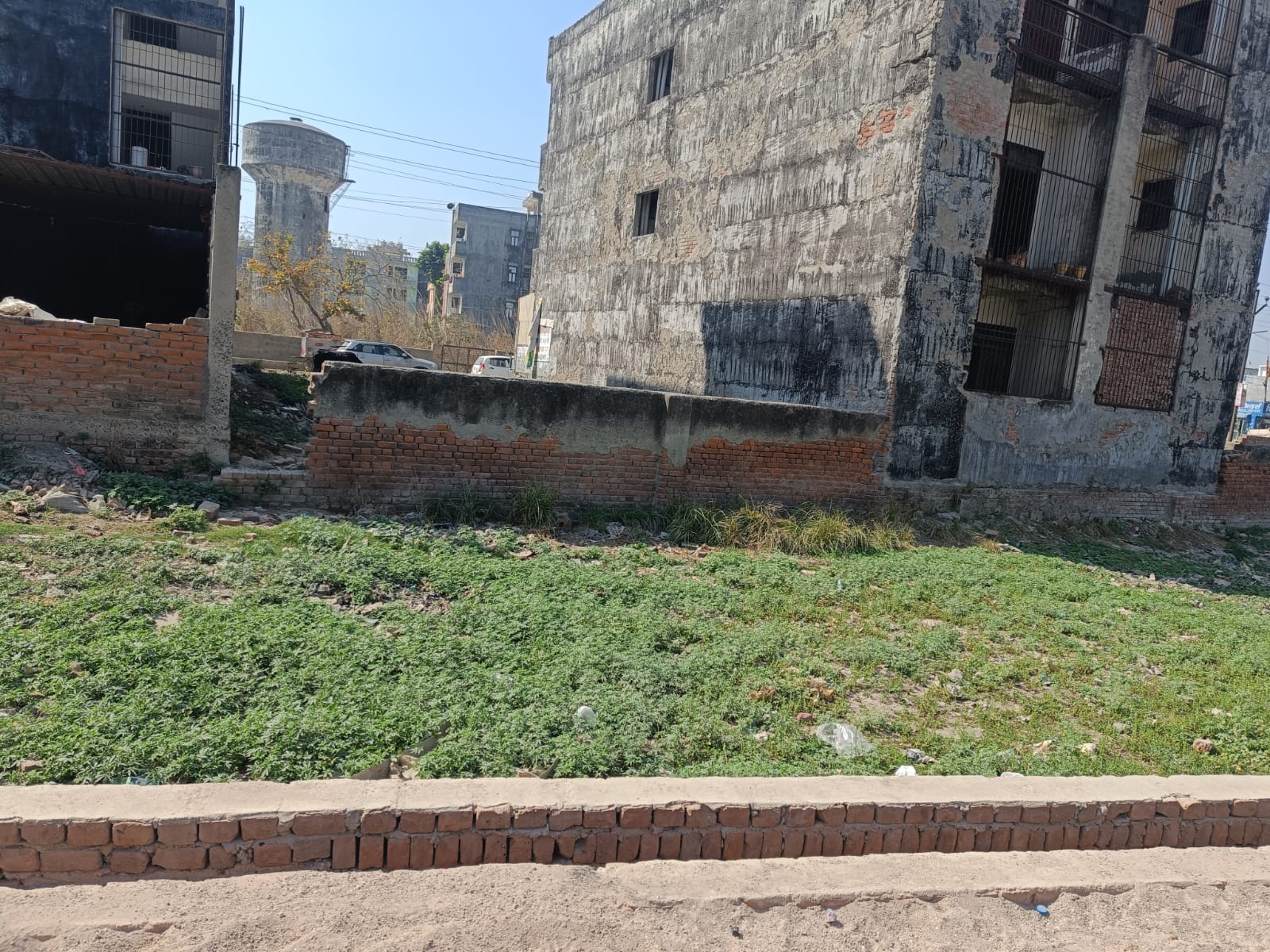Plot For Sale in Sikandrabad