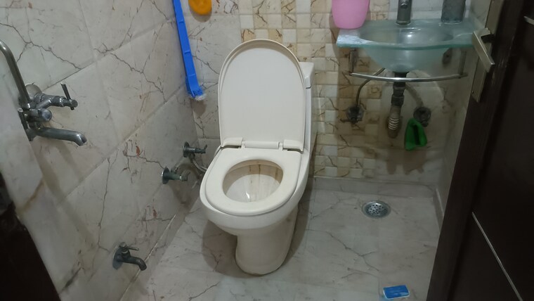 Bathroom, vaishali sector 5 2 Bedroom 800 Sq.Ft. Builder Floor In Vaishali Sector 5 Ghaziabad 8473216