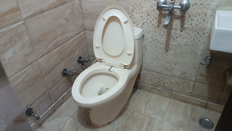 Bathroom, vaishali sector 5 2 Bedroom 800 Sq.Ft. Builder Floor In Vaishali Sector 5 Ghaziabad 8473216