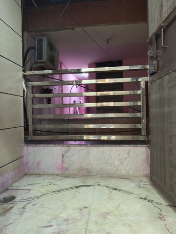 Master Bedroom in 2 BHK Builder Floor at Govindpuri – for Rent