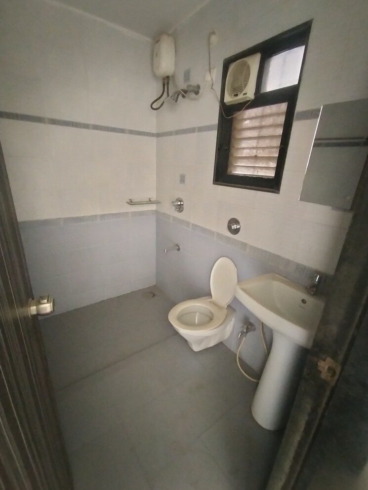 Bathroom, lalwani-vastu 2 Bedroom 1010 Sq.Ft. Apartment In Viman Nagar Pune 8473245