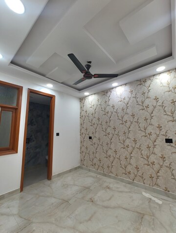 Master Bedroom in 3 BHK Builder Floor at Govindpuri – for Rent