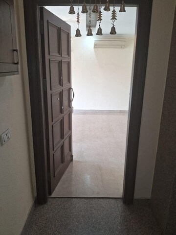 Furnished Amenities in 3 BHK Builder Floor at Greater Kailash Part 3 – for Rent