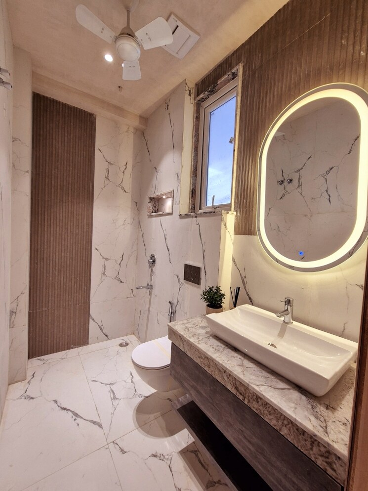 Attached Bathroom, kalkaji 6+ Bedroom 2700 Sq.Ft. Independent House In Kalkaji Delhi 8473497