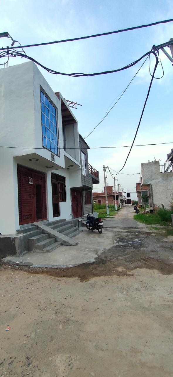 Plot For Sale in Lotus Parkk