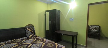 Master Bedroom in 2.5 BHK Apartment at Mayur Vihar Phase 1 – for Rent