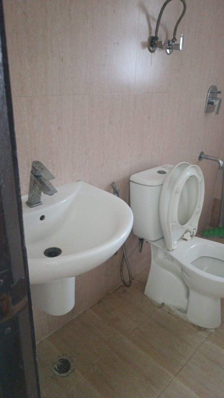 Bathroom, lotus-panache 3 Bedroom 2000 Sq.Ft. Apartment In Sector 110 Noida 8473583