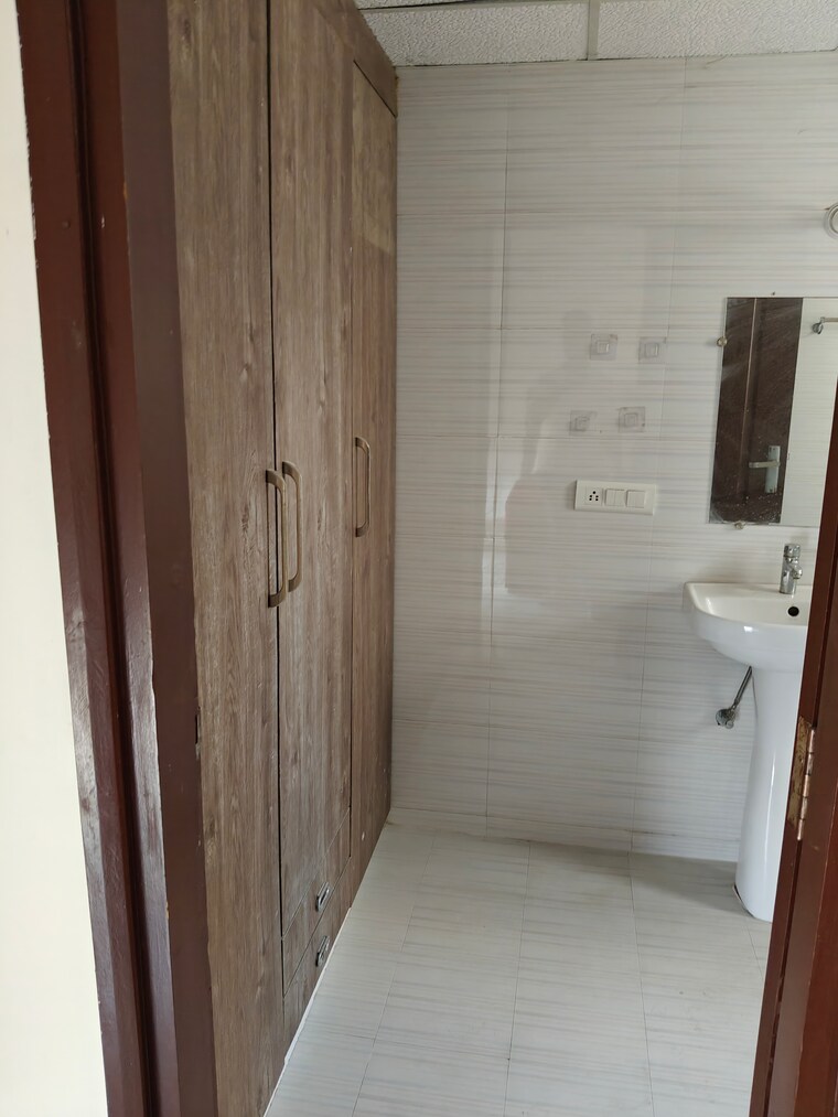 Bathroom, omaxe-the-palace 3 Bedroom 1595 Sq.Ft. Apartment In Gomti Nagar Lucknow 8473592