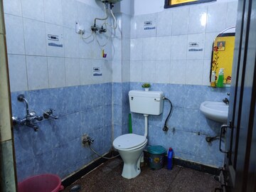 Building Lobby in 1.5 BHK Builder Floor at Mayur Vihar Phase 1 Extension – for Rent