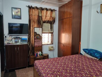Bedroom in 1.5 BHK Builder Floor at Mayur Vihar Phase 1 Extension – for Rent