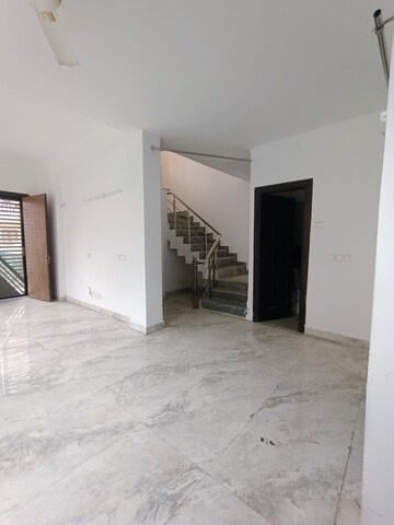 Master Bedroom in 3 BHK Villa at Amrapali Leisure Valley, Tech Zone 4 Greater Noida – for Rent