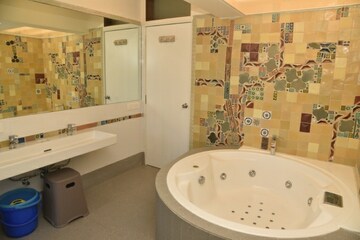 Bathroom in 6 BHK Apartment at Everest Height, Chandivali – for Sale