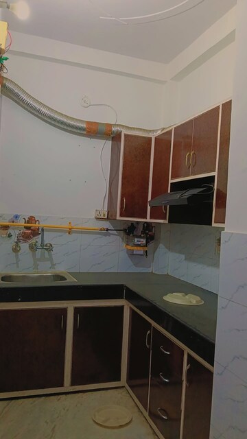 Kitchen in 1.5 BHK Builder Floor at Mayur Vihar Phase 1 Extension – for Rent