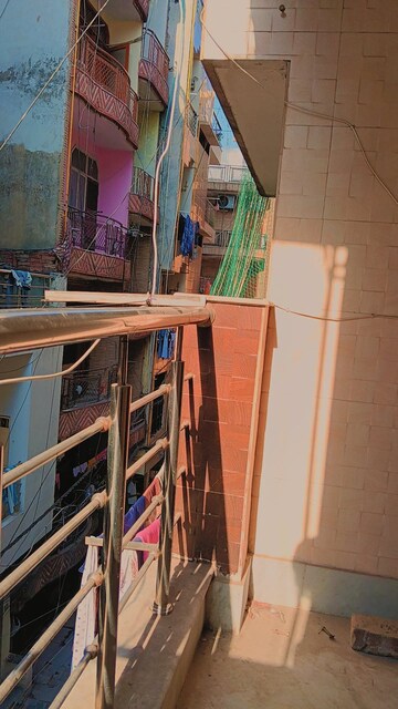 Balcony in 1.5 BHK Builder Floor at Mayur Vihar Phase 1 Extension – for Rent