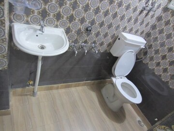 Bathroom in 1 BHK Builder Floor at New Ashok Nagar – for Rent