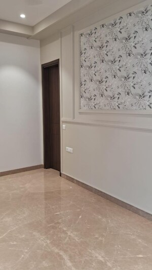 Master Bedroom in 2.5 BHK Builder Floor at Mayur Vihar 1 – for Sale