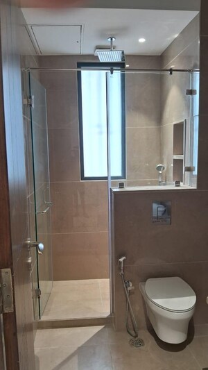 Bathroom in 2.5 BHK Builder Floor at Mayur Vihar 1 – for Sale