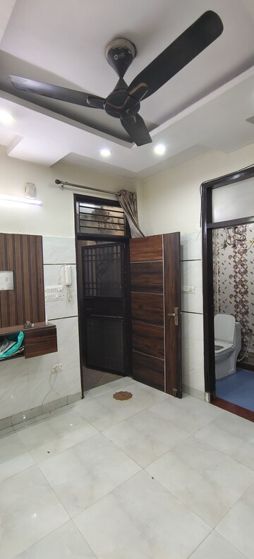 Master Bedroom in 1 BHK Builder Floor at Uttam Nagar – for Rent