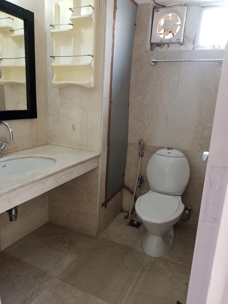 Bathroom, emaar-the-palm-drive-palm-studios 4 Bedroom 3800 Sq.Ft. Apartment In Sector 66 Gurgaon 8473693