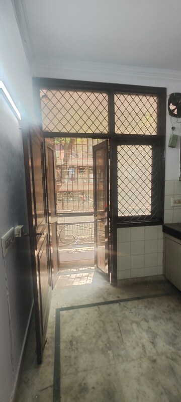 Room in 1.5 BHK Builder Floor at Malviya Nagar – for Sale