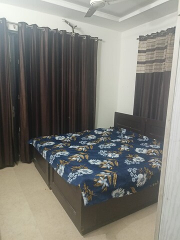 Bedroom in 3 BHK Builder Floor at Sector 40 – for Rent