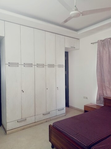 Room in 3 BHK Builder Floor at Sector 40 – for Rent